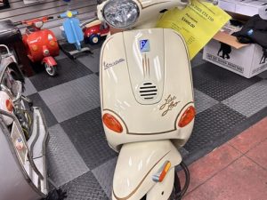 Amazing custom Vespa ET4 150cc named Lisa Loo