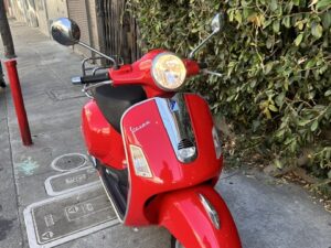 Vespa GTS250ie Great history very nice.